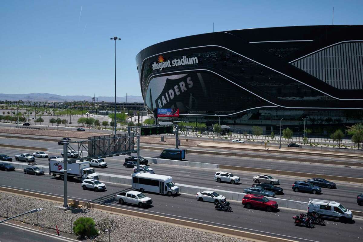 Allegiant Stadium, el estadio local de Los Vegas Raiders, en Las Vegas, fue construido sin la resistencia que a menudo encuentran proyectos similares en el Área de la Bahía.