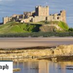 Bamburgh ha sido nombrada la ciudad costera número uno de Gran Bretaña.  ¿Pero lo han estropeado los turistas?