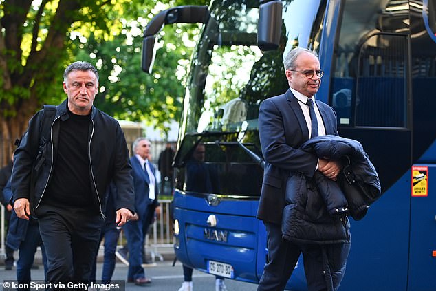 Los informes afirmaron que ni el entrenador del PSG Christophe Galtier (izquierda) ni el director deportivo Luis Campos (derecha) aprobaron el viaje.