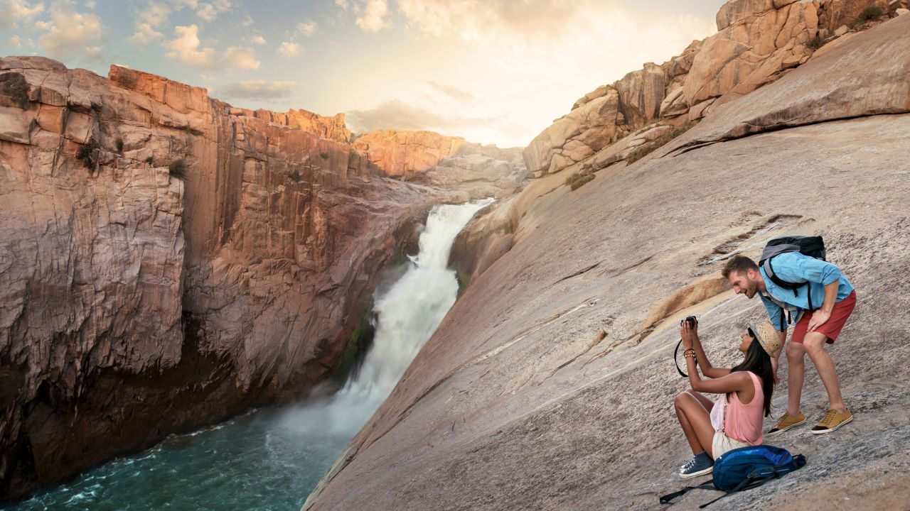 El sendero Klipspringer comienza cerca de la cascada más grande del río Orange.