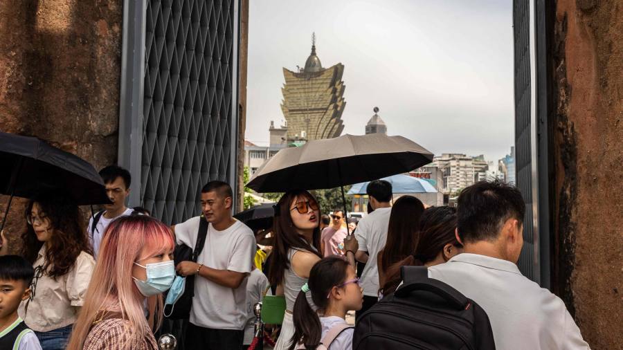 El gasto de los turistas chinos se recupera a los niveles previos a la pandemia en un impulso a la economía