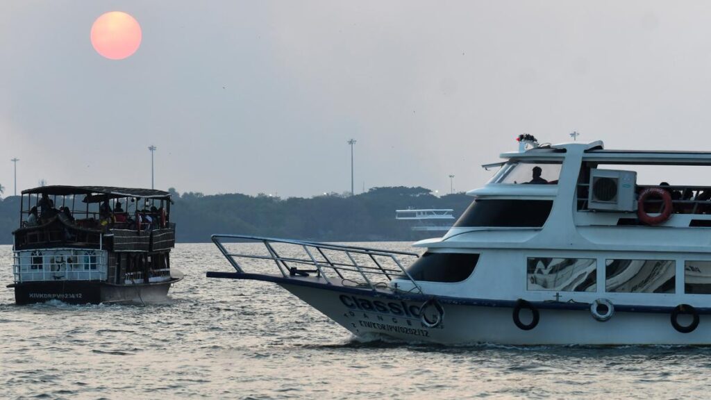 Operadores de barcos turísticos afectados por la demanda de transbordadores de Kochi Water Metro