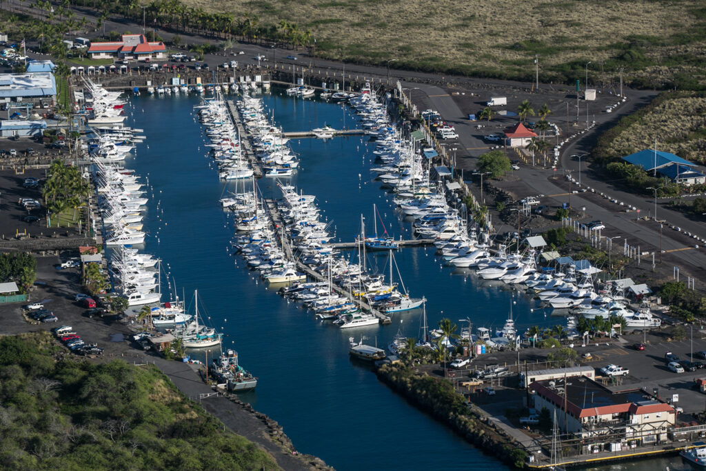 Turista de Hawái lee mal el GPS y conduce una furgoneta al puerto