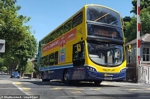 Un Redditor sugirió que agradecer al conductor del autobús es una costumbre popular en Irlanda, pero que puede resultar confusa para los visitantes de otros países.  La foto de arriba es de un autobús en Dublín.
