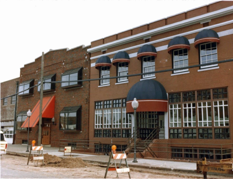 La primera remodelación en Bricktown consistió en tres edificios de oficinas a lo largo de Sheridan Avenue, al este de lo que ahora es Mickey Mantle Drive. El desarrollo, iniciado por el fallecido Neil Horton, comenzó con una floristería y algunas oficinas, pero quebró en 1983 mientras se completaban las renovaciones.