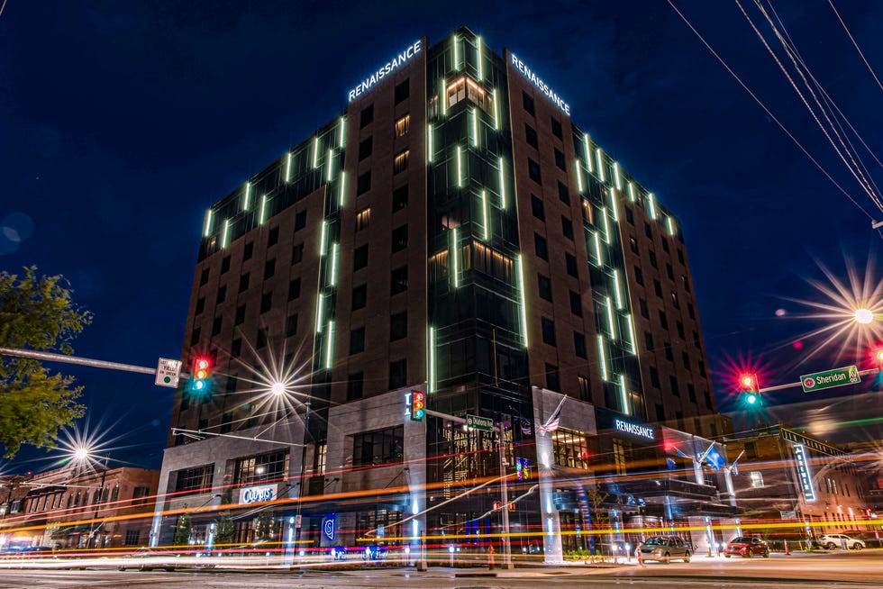 El Bricktown Renaissance Hotel abrió sus puertas en julio de 2022.