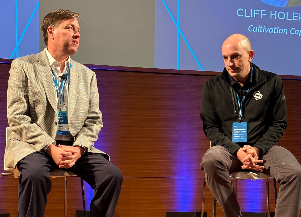 Cliff Holikamp, ​​​​cofundador y director general de Cultivation Capital, y Jon Scott, director ejecutivo y cofundador de ScopeStake, discutieron la importancia de construir relaciones antes de intentar hacer una propuesta para el capital inicial en la Cumbre Anual Next Venture de 2023 el 13 de septiembre. acerca de  (Foto/Chris Merriman)