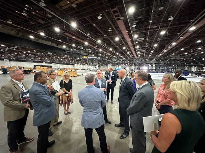 El presidente y director ejecutivo de la Asociación de Viajes de EE. UU., Geoff Freeman, junto con los principales líderes de la Asociación de Viajes de EE. UU., Claude Molinari, presidente y director ejecutivo de Visit Detroit, y Dave Lorenz de Travel Michigan dieron a conocer América del Norte. El Salón Internacional del Automóvil de Detroit está programado para el 5 de septiembre de 2023 en Huntington Place.