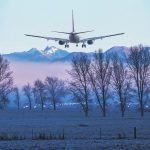 El aeropuerto opera de acuerdo con la opinión local y las preocupaciones económicas y ambientales.