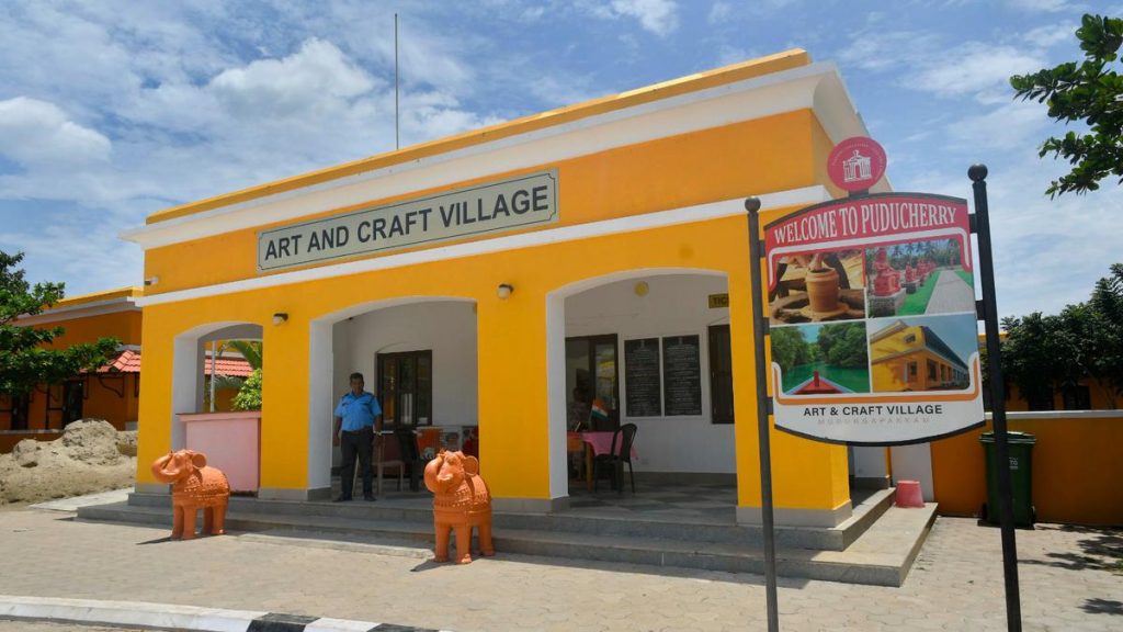 La Villa de Arte y Artesanía de Puducherry se ha convertido en un importante destino turístico, que alberga a más de 20 artesanos.