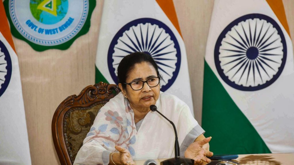Mamata reorganiza su gabinete y Babil sale del departamento de turismo