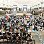 ¿Está disminuyendo la demanda de viajes aéreos?  Dependiendo de a quién le preguntes: Viaja semanalmente.