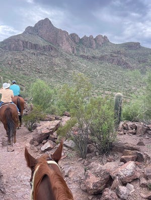 Montar a caballo es diferente y relajante, incluso para los jinetes primerizos como mi mamá.