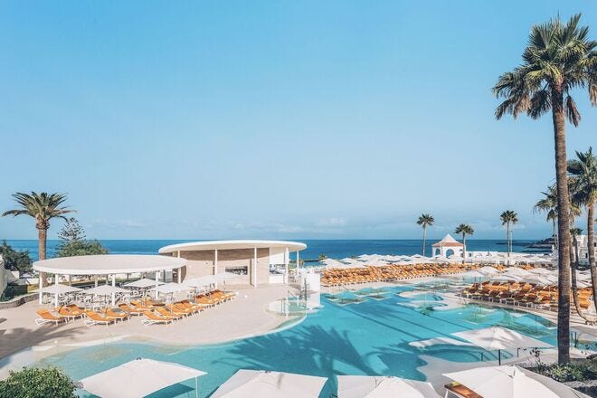 El Iberostar Selection Sabella de cinco estrellas es un oasis solo para adultos en la hermosa comunidad de Costa Adeje.