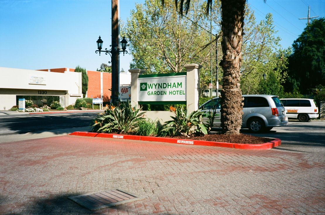 Imagen del letrero del Wyndham Garden Hotel cerca del Aeropuerto Internacional de San José (SJC).