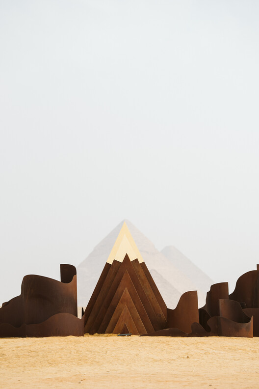 Art de Egypt inaugura la exposición 'Forever is Now' en la Gran Pirámide de Giza en El Cairo - Imagen 14 de 19