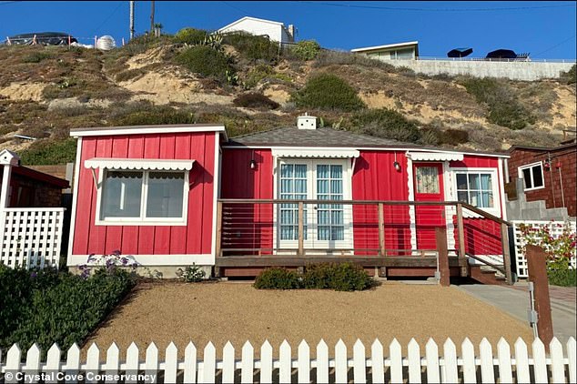 Una escapada a la playa a buen precio en California: Las cabañas frente al mar de estilo artesanal construidas durante la Gran Depresión a lo largo de playas vírgenes han tenido un gran éxito y reciben a los huéspedes por tan solo $49 la noche.