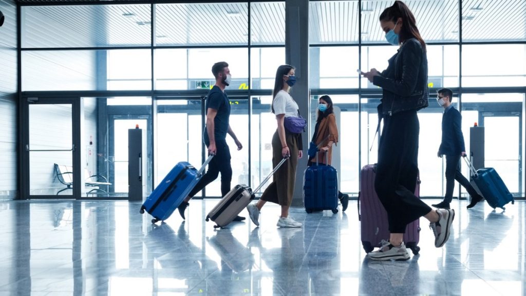 Los secretos de los auxiliares de vuelo para disfrutar de experiencias de viajes aéreos mejores y más fluidas este otoño