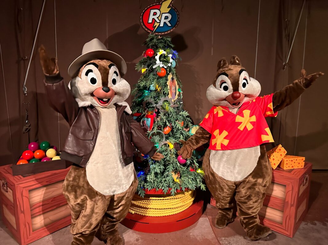 Los Jollywood Knights del DHS se reunieron y saludaron a Chip N Dale Rescue Rangers.