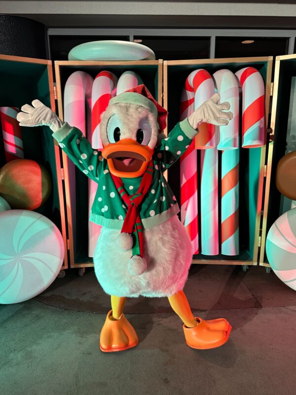 DHS Jollywood Nights conoce y saluda a Donald.