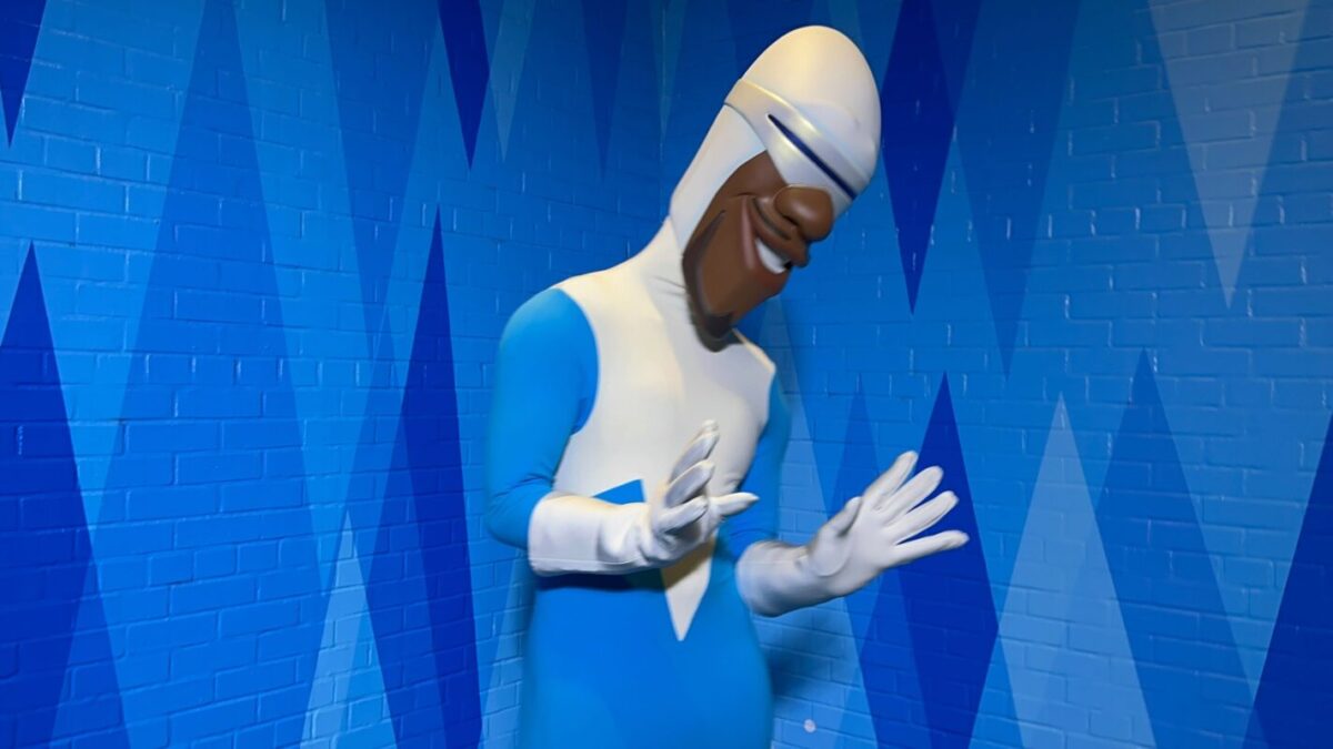 DHS Jollywood Nights conoce y saluda a Frozone 1