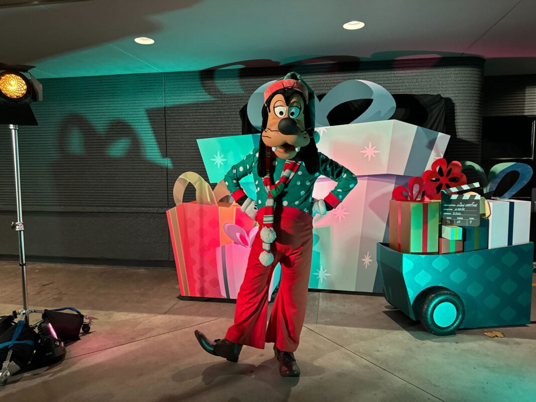 DHS Jollywood Nights conoce y saluda a Goofy 2