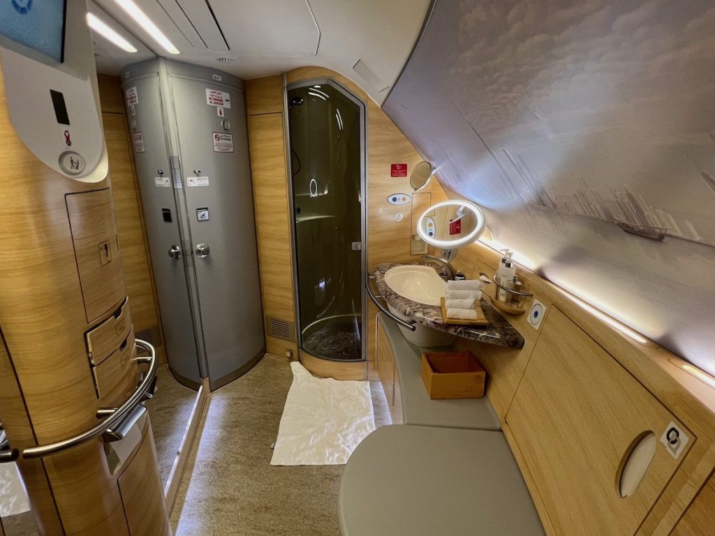 La nueva clase Business 777 de Emirates llegará en 2024.