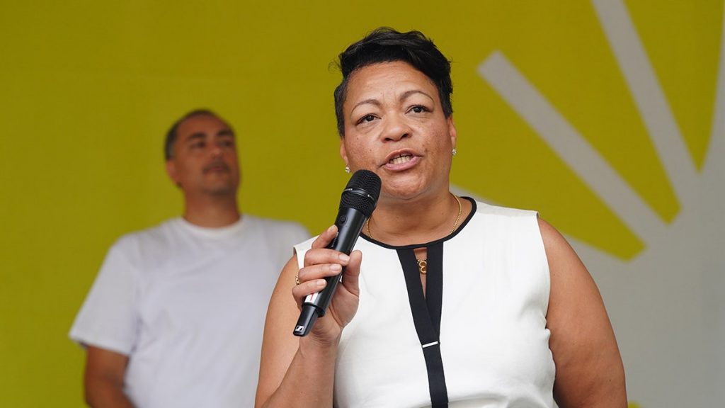 Latoya Cantrell de Nueva Orleans enfrenta cargos de ética por 15 mejoras de vuelo de primera clase