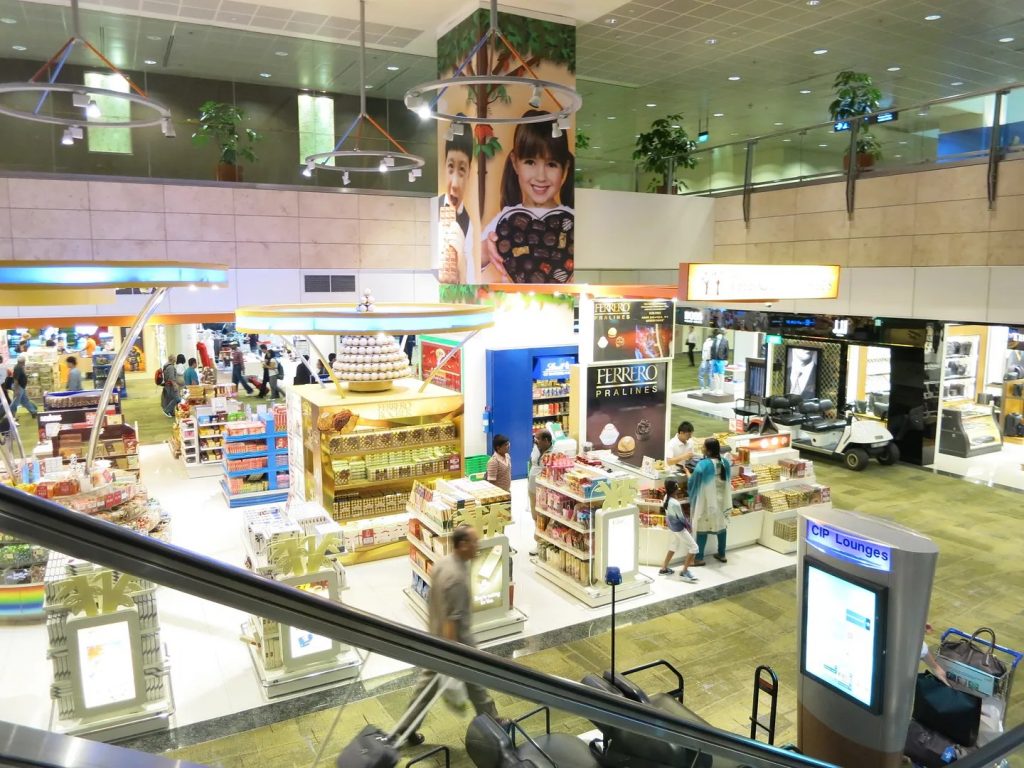 Un soborno de 50 dólares que podría valer 73.000 dólares: el crimen de un pasajero en el aeropuerto de Singapur