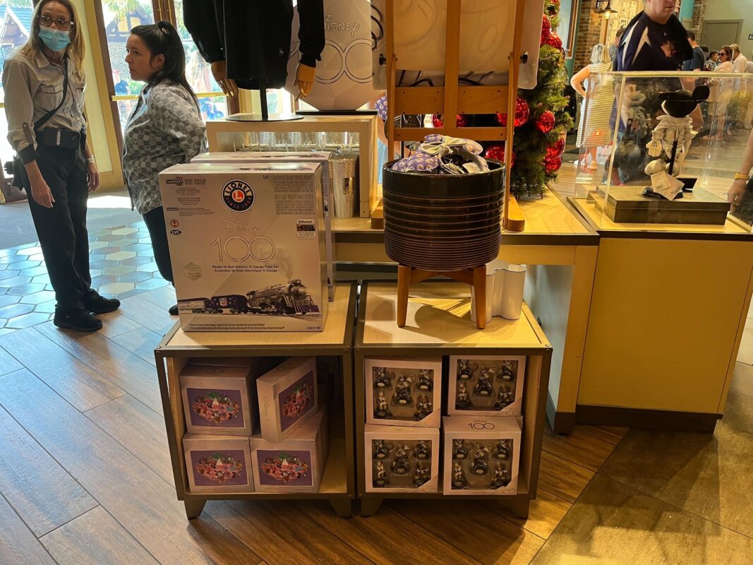 El nuevo set de trenes Disney 100 Lionel llega a Walt Disney World 1. IMG 0042