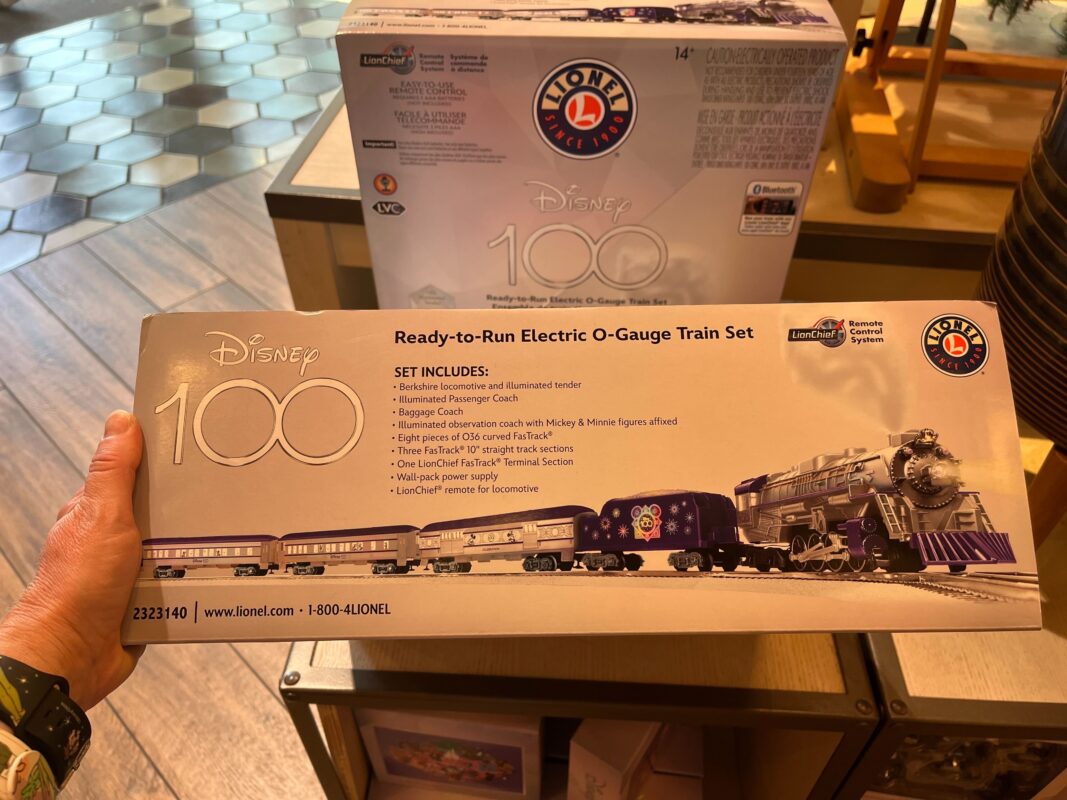 El nuevo set de trenes Disney 100 Lionel llega a Walt Disney World 3. IMG 0043