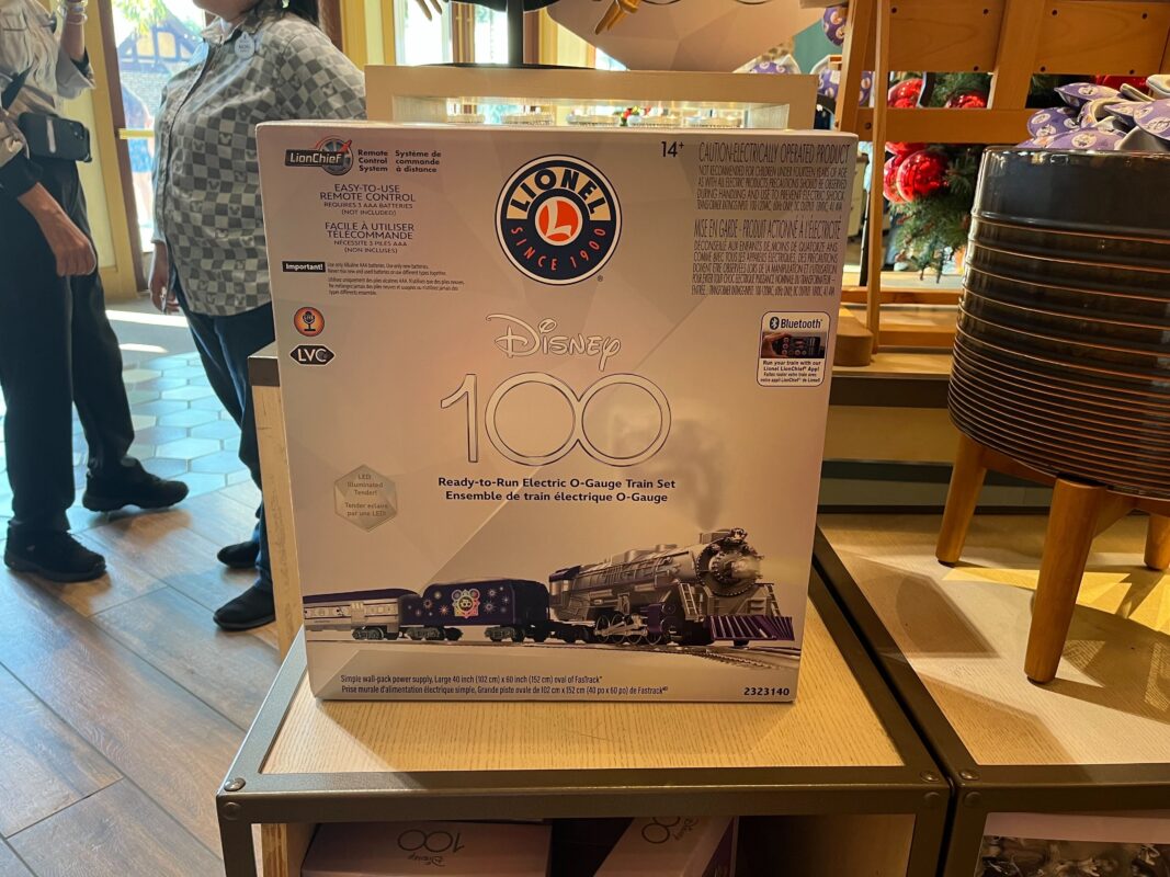 El nuevo set de trenes Disney 100 Lionel llega a Walt Disney World 2. IMG 0049 1
