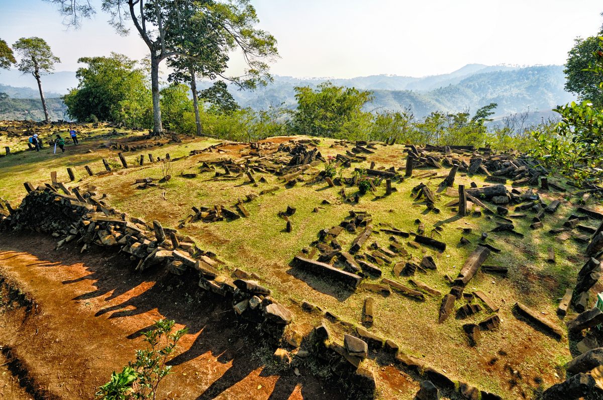 Un complejo megalítico de piedra en la cima de Gunung Padang puede haber sido utilizado como calendario celestial.