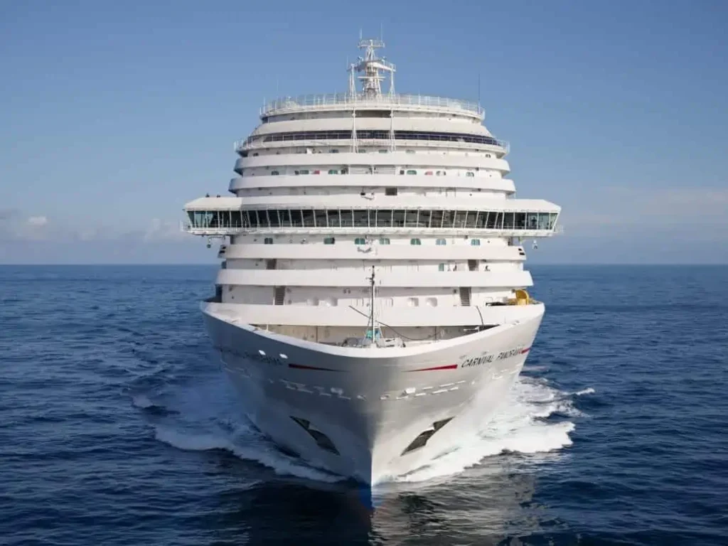 El barco Carnival experimenta problemas de propulsión y cancela puertos.