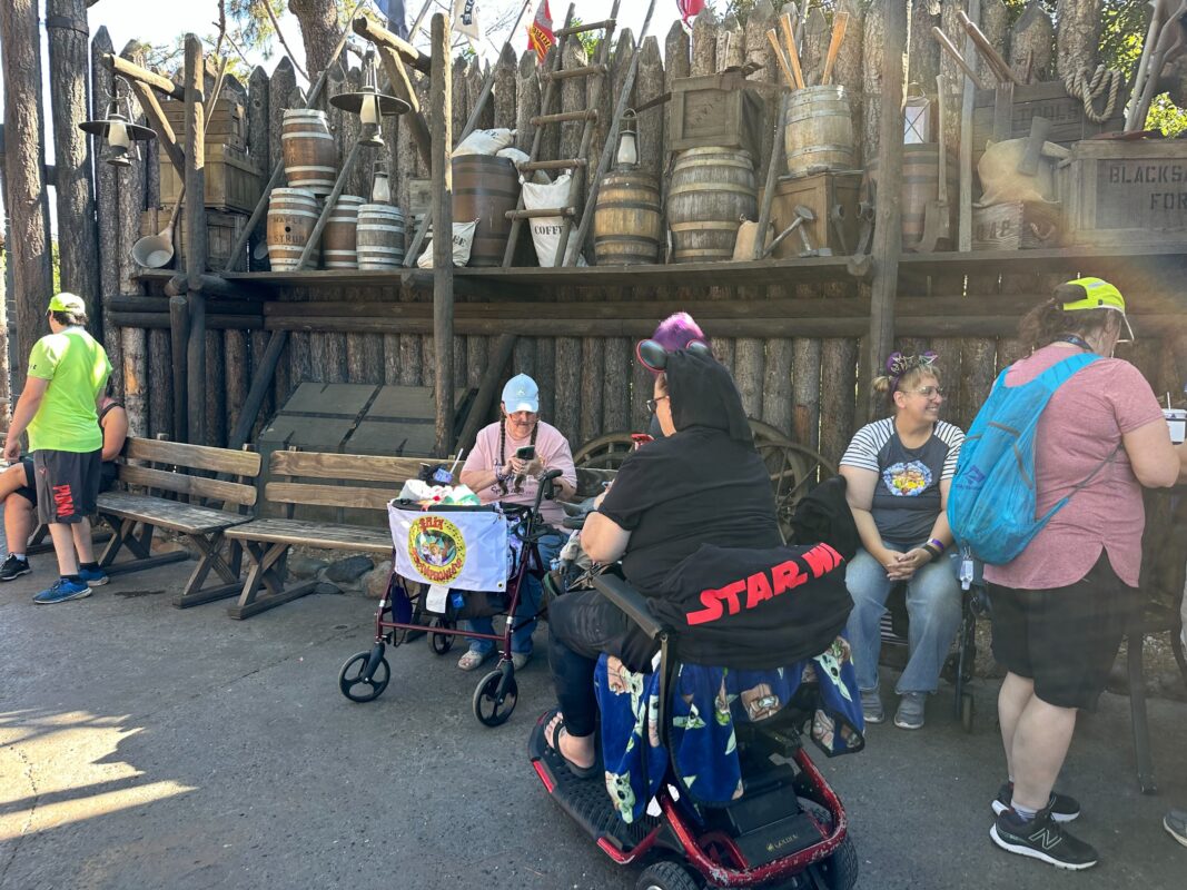 Nuevas pautas para el intercambio de pines Frontierland Disneyland Park 9