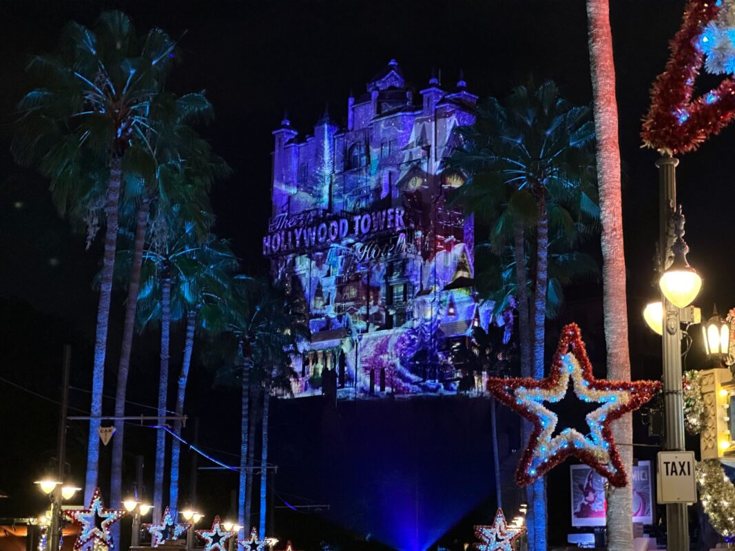 Fotos y vídeo: El espectáculo de proyección navideña Sunset Seasons Greetings regresa a Disney's Hollywood Studios 5 para 2023 Saludos de las estaciones del atardecer Frozen 2023 DHS