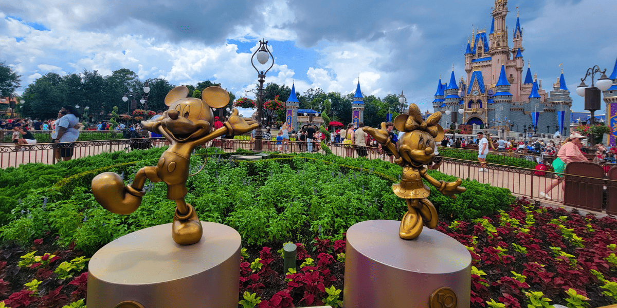 Estatuas de bronce de Mickey y Minnie de Magi Kingdom