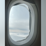 Un avión que viajaba a una altitud de 14.000 pies se vio obligado a dar marcha atrás después de que los pasajeros vieron una cabina «ruidosa y fría».