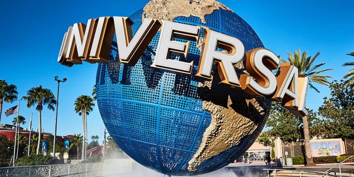 Un día soleado en Universal Studios Globe Orlando, Florida.