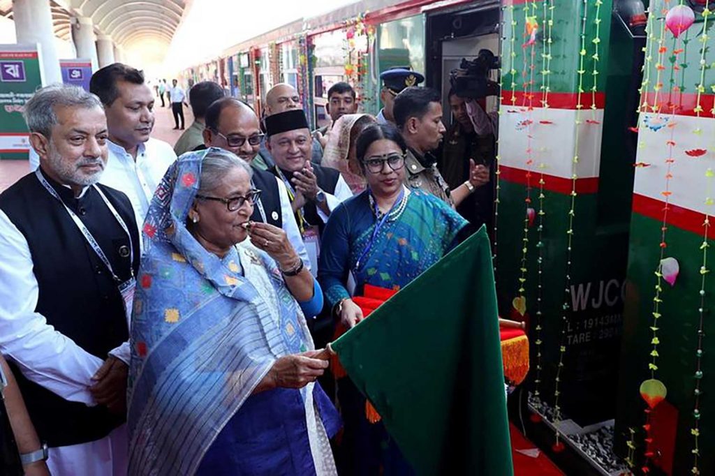 Se inauguró en Bangladesh un ferrocarril de fabricación china.