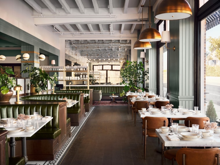 Otro restaurante llamado Brasserie ofrece clásicos sureños.