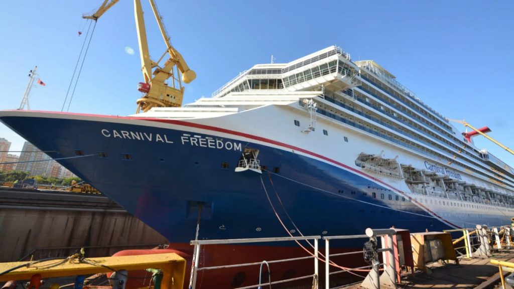 El barco Carnival regresa a puerto base con una nueva apariencia