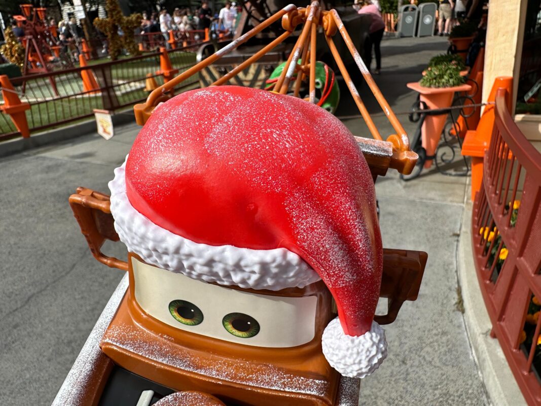 Foto de : Disney California Adventure 3 Cubo navideño para palomitas de maíz de dos metros dca2023 0420