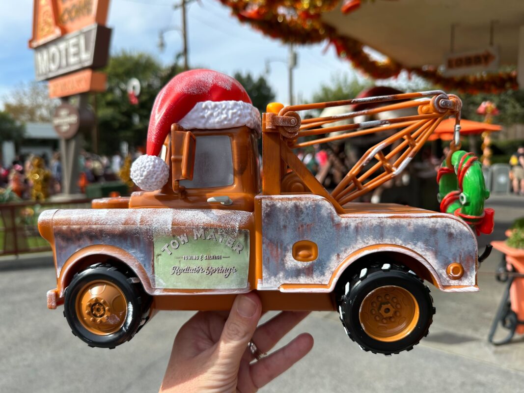 Foto de : Disney California Adventure 4 Cubo navideño para palomitas de maíz de dos metros dca2023 0421