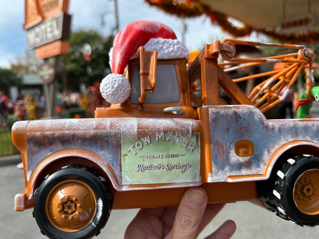 Foto de : Disney California Adventure 5 Cubo navideño para palomitas de maíz de dos metros dca2023 0422