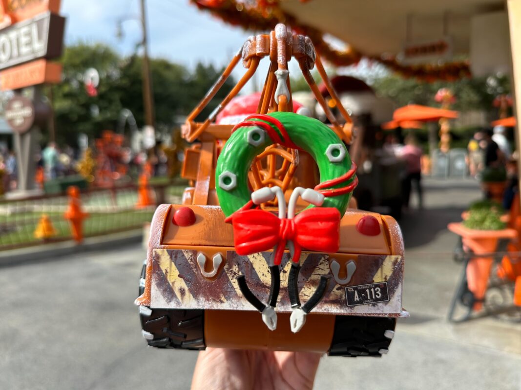 Foto de : Disney California Adventure 6 Cubo navideño para palomitas de maíz de dos metros dca2023 0423