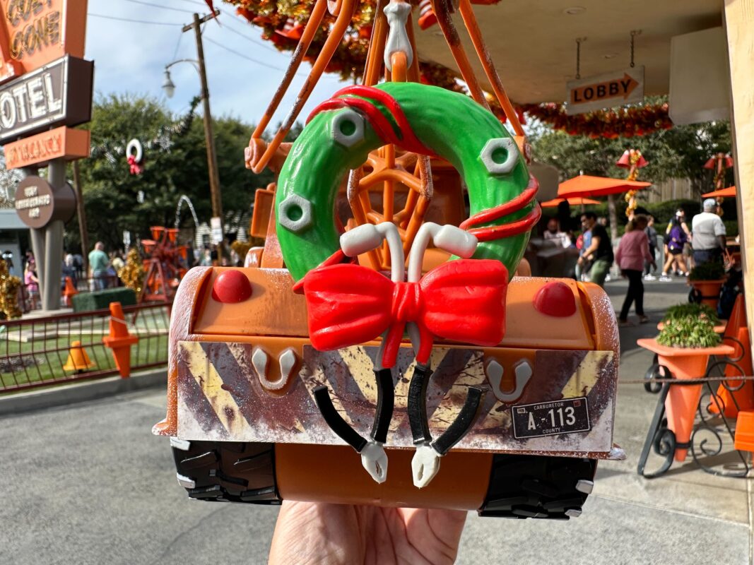 Foto de : Disney California Adventure 7 Cubo navideño para palomitas de maíz de dos metros dca2023 0425