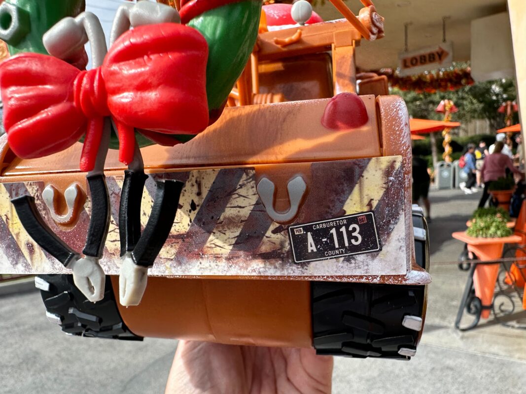 Fotos: Paseos festivos en cubos de palomitas de maíz de dos metros en Disney California Adventure 8 Cubo navideño para palomitas de maíz de dos metros dca2023 0426