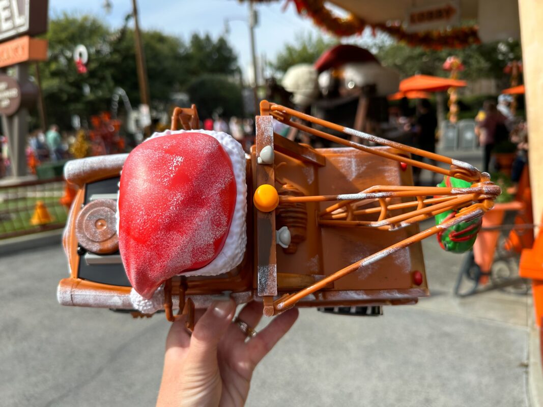 Foto de : Disney California Adventure 9 Cubo navideño para palomitas de maíz de dos metros dca2023 0428