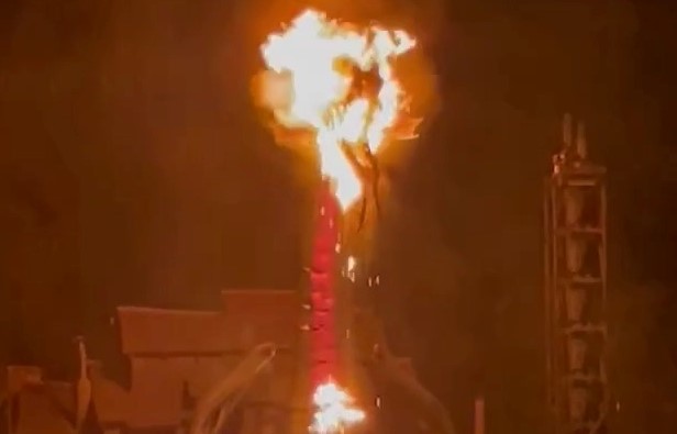 Dragón maléfica en llamas
